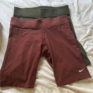 Nike Sportswear Essential Women's Mid-Rise 10" Biker Shorts size L burgundy